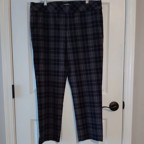 Margaret M Slimming Plaid Pull-on Ankle Pants - Picture 4 of 7